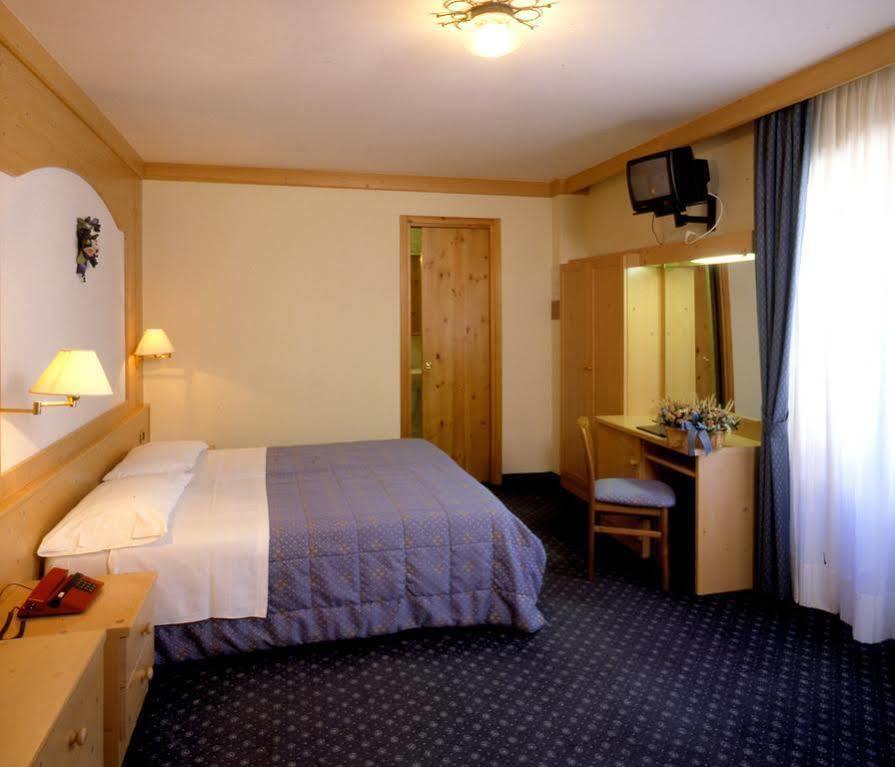 Hotel San Martino Сан-Мартино-ди-Кастроцца Экстерьер фото